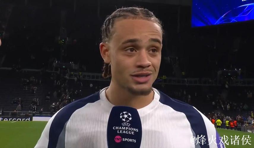 西蒙斯:罗梅罗让我主罚点球很开心;期待征战欧冠 西蒙斯:罗梅罗让我主罚点球很开心;期待征战欧冠