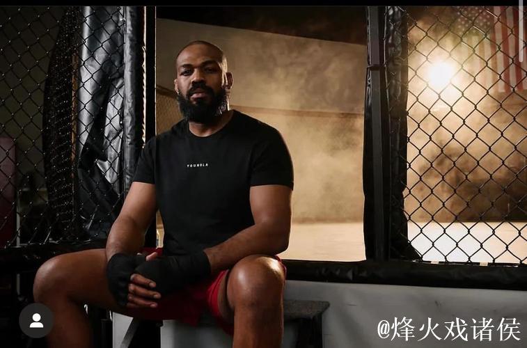 俄格斗真人秀中骨头琼斯遭队员挑战从容应对